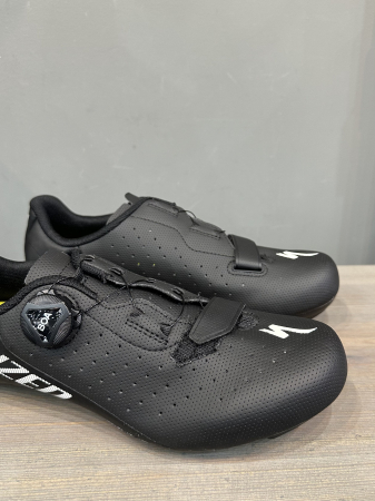 Велотуфли шоссе и триатлон Велотуфли Road Specialized Torch 1.0 Black Артикул 61020-5149, 61020-5147, 61020-5136, 61020-5148, 61020-5144, 61020-5137, 61020-5139, 61020-5142, 61020-5140, 61020-5145, 61020-5143, 61020-5141, 61020-5138, 61020-5146