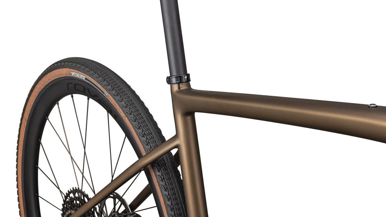 Гравийные велосипеды, комфорт плюс Specialized Diverge Expert Carbon 2025 Satin Burnt Gold Metallic / Black Liquid Metal Артикул 95425-3158, 95425-3152, 95425-3164, 95425-3161, 95425-3156, 95425-3149, 95425-3154