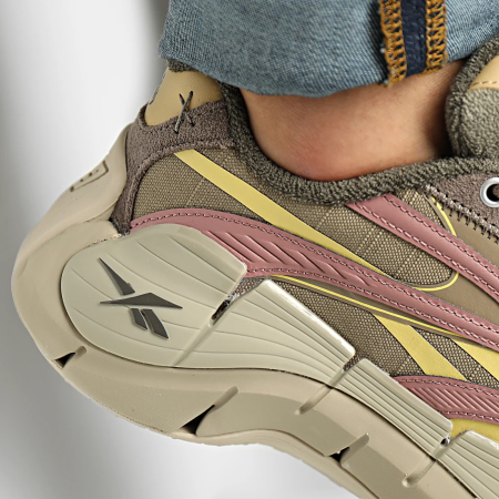 Кроссовки Кроссовки Reebok Zig Kinetica 2.5 Street Fighter cinnamon stick/parched earth /weathered yellow Артикул GZ953910.5, GZ95397.5, GZ95397, GZ953910, GZ95399, GZ95396, GZ95395.5, GZ95396.5, GZ95398.5, GZ95398, GZ953911.5, GZ953912, GZ953913, GZ95399.5, GZ953911