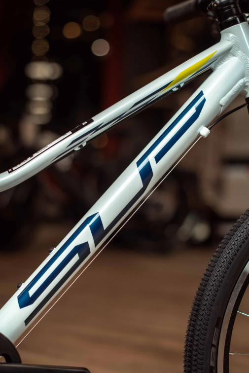 24 дюйма (7-11 лет) Superior Racer XC 24 2024 Gloss White/Petrol Blue/Neon Yellow Артикул 801.2022.24001