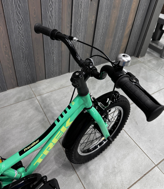 16-18 дюймов (4-7 лет) Trek Precaliber 16 Freewheel Volt / Green Flash 5271582 Артикул 5271582