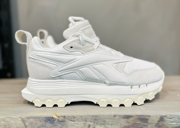 Кроссовки Кроссовки женские Reebok Classic Leather CARDI V2 chalk/chalk/alabaster Артикул GW887410.5, GW887411, GW88748, GW88749, GW88747, GW88748.5, GW88749.5, GW887410, GW88746.5, GW88747.5, GW88746