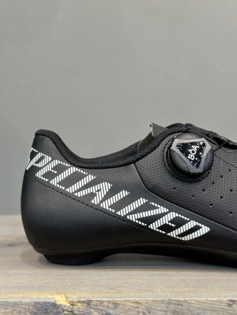 Велотуфли шоссе и триатлон Велотуфли Road Specialized Torch 1.0 Black Артикул 61020-5149, 61020-5147, 61020-5136, 61020-5148, 61020-5144, 61020-5137, 61020-5139, 61020-5142, 61020-5140, 61020-5145, 61020-5143, 61020-5141, 61020-5138, 61020-5146