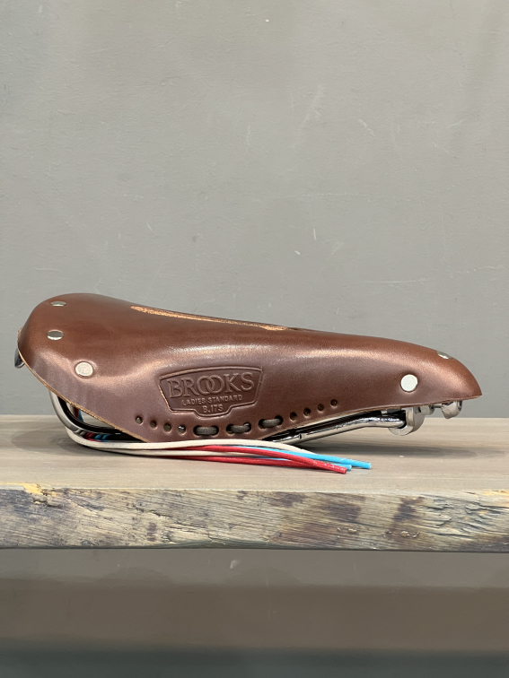 Седла Седло Brooks B17 Carved Short Brown Артикул 