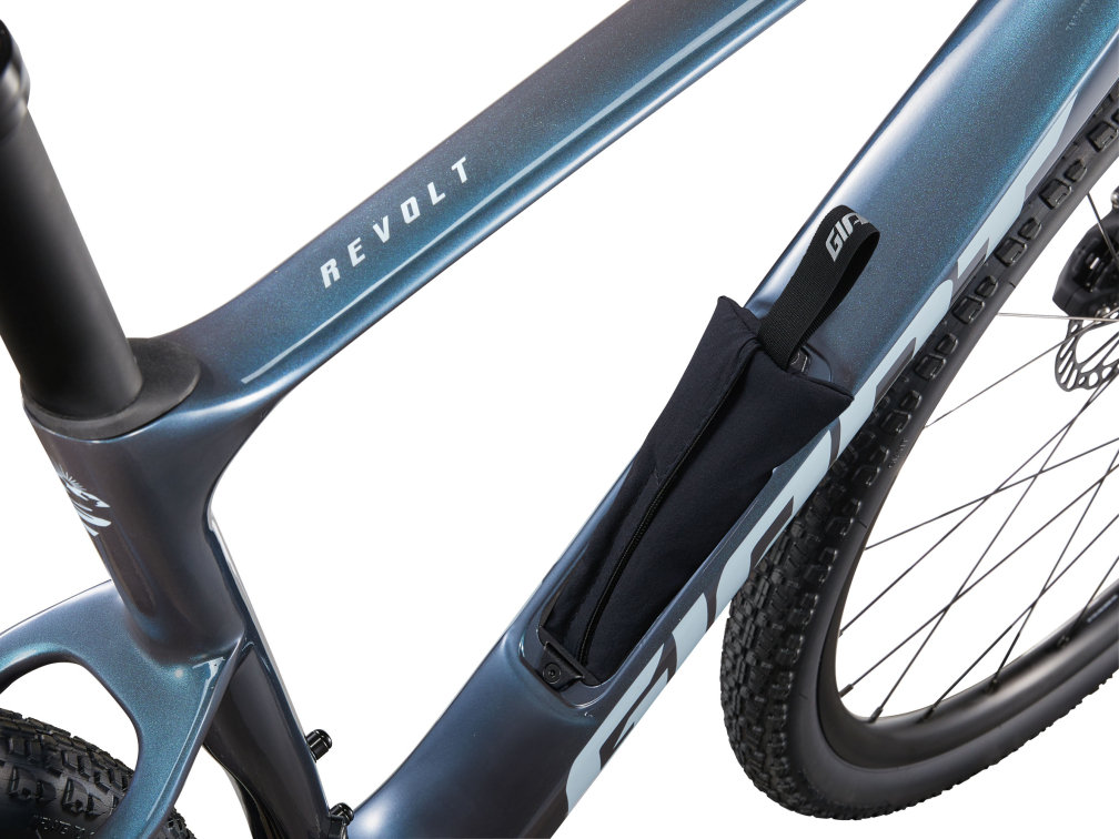 Гравийные велосипеды, ригиды Giant Revolt Advanced 1 2025 Ocean Twilight Артикул 1079014248, 1079014147, 1079014245, 1079014244, 1079014247, 1079014146, 1079014243, 1079014145, 1079014148, 1079014246, 1079014144, 1079014143