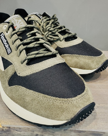 Кроссовки Кроссовки Reebok Classic Leather core black/army green/stucco Артикул GX480512, GX480511.5, GX480510.5, GX48057.5, GX48059, GX48058.5, GX480510, GX48058, GX480511, GX48059.5
