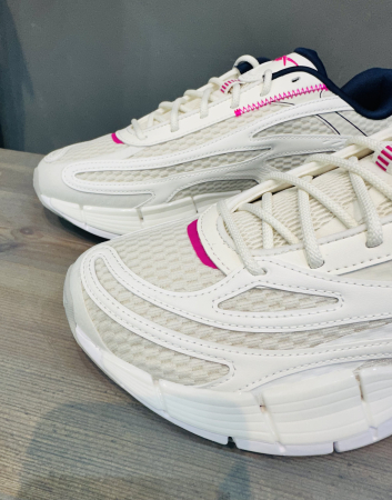 Кроссовки Кроссовки женские Reebok Zig Kinetica 2.5 alabaster/chalk/chalk Артикул GX93537, GX935310, GX93537.5, GX935311.5, GX93539.5, GX93535.5, GX93538.5, GX935310.5, GX93538, GX93539, GX93536