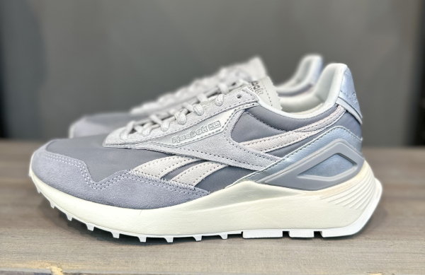Кроссовки Кроссовки женские Reebok Classic Leather Legacy AZ pure grey 4/pure grey 2/pewter Артикул GX48049, GX480410, GX48047.5, GX48048, GX48048.5, GX48046.5, GX48045.5