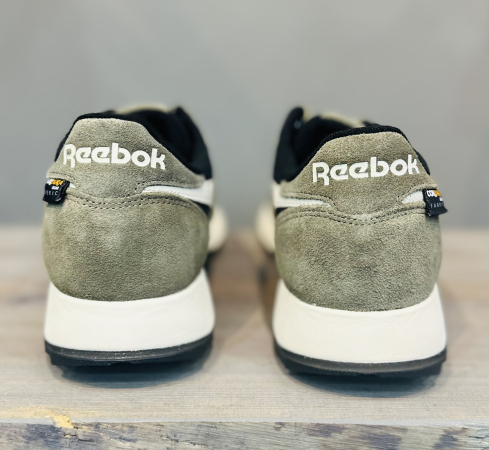 Кроссовки Кроссовки Reebok Classic Leather core black/army green/stucco Артикул GX480512, GX480511.5, GX480510.5, GX48057.5, GX48059, GX48058.5, GX480510, GX48058, GX480511, GX48059.5
