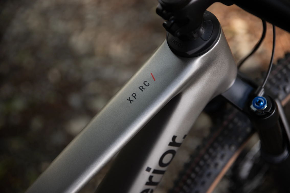Купить Superior XP 9.8 2025 Matte Carbon/Dark Chrome Артикул 801.2025.29071, 801.2025.29074, 801.2025.29073, 801.2025.29072