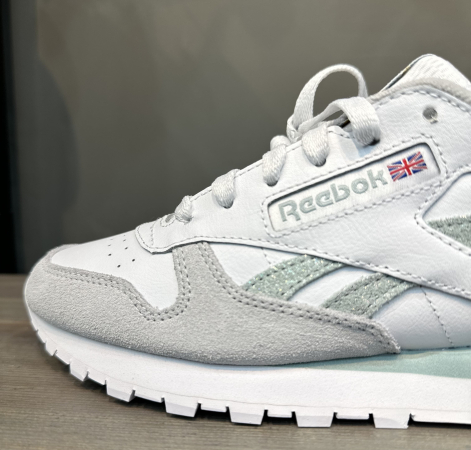 Кроссовки Кроссовки женские Reebok Classic Leather ftwr white/seaside grey/cold grey 1 Артикул GW38018.5, GW38015.5, GW38018, GW38017, GW38016.5, GW38019.5, GW380110, GW38016, GW38019, GW380111, GW38017.5, GW380110.5