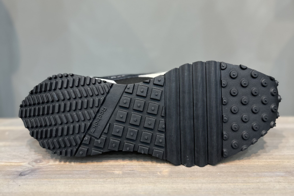Кроссовки Кроссовки Reebok LX2200 Core black/Classic white/Pure grey Артикул GY15389, GY15387, GY15386.5, GY153810, GY15389.5, GY153811.5, GY15388, GY153812, GY15388.5, GY153810.5, GY15387.5, GY153813, GY15386, GY153811