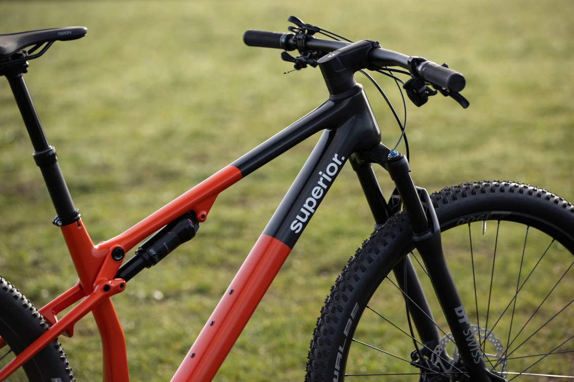 Купить Superior XF 9.6 RC 2024 Gloss Red/Black Артикул 801.2024.29160