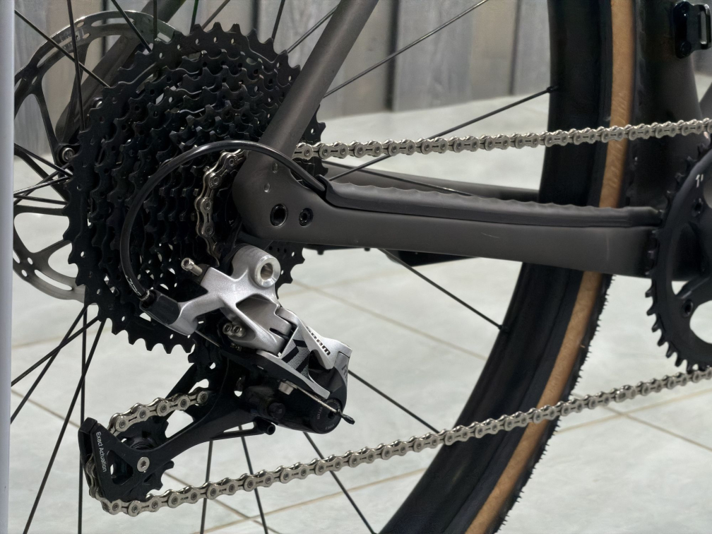 Гравийные велосипеды, комфорт плюс Specialized Diverge Comp Carbon 2022 Satin Gunmetal/White/Chrome/Clean Артикул 95422-5049, 95422-5054, 95422-5052, 95422-5058, 95422-5056, 95422-5061