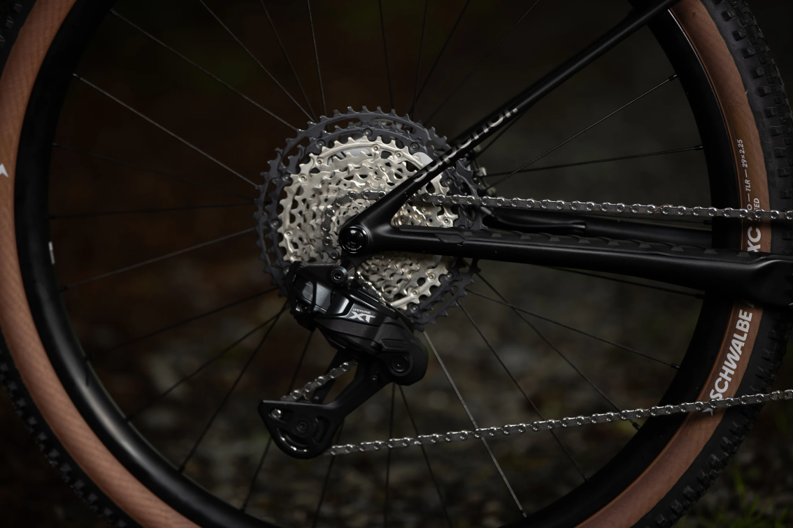 Купить Superior XP 9.8 2025 Matte Carbon/Dark Chrome Артикул 801.2025.29071, 801.2025.29074, 801.2025.29073, 801.2025.29072