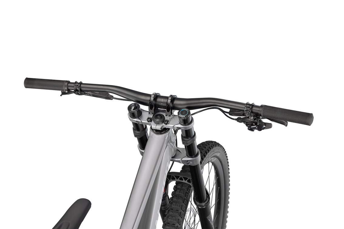 Купить Specialized Demo Expert 2022 Gloss Silver Dust/Charcoal Tint Gravity Fade/White W/ Red Ghost Pea Артикул 94522-3004, 94522-3002, 94522-3003
