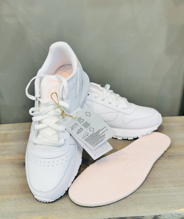 Кроссовки Кроссовки женские Reebok Classic Leather SP ftwr white/ftwr white/porcelain pink Артикул GX86899, GX86896, GX86895, GX86895.5, GX86898, GX86898.5, GX86896.5, GX86897.5, GX86897