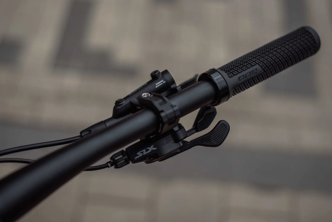 Купить Superior XF 9.6 DC 2025 Matte Carbon/Grey Артикул 801.2024.29172, 801.2024.29173