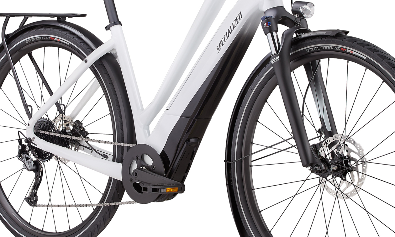 TURBO COMO - современный уровень комфорта Specialized Turbo Como 3.0 2021 Metallic White Silver/Black Артикул 