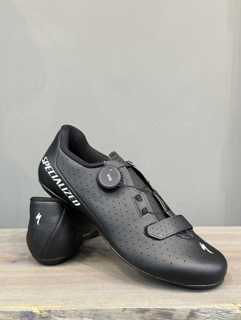 Велотуфли шоссе и триатлон Велотуфли Road Specialized Torch 2.0 Black Артикул 61023-3037, 61023-3040, 61023-3041, 61023-3036, 61023-3038, 61023-3042, 61023-3044, 61023-30415, 61023-3048, 61023-3043, 61023-3049, 61023-3047, 61023-30455, 61023-3045, 61023-30405, 61023-30445, 61023-30425, 61023-3039, 61023-3046, 61023-30435