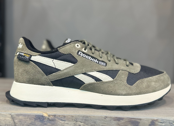 Кроссовки Кроссовки Reebok Classic Leather core black/army green/stucco Артикул GX480512, GX480511.5, GX480510.5, GX48057.5, GX48059, GX48058.5, GX480510, GX48058, GX480511, GX48059.5