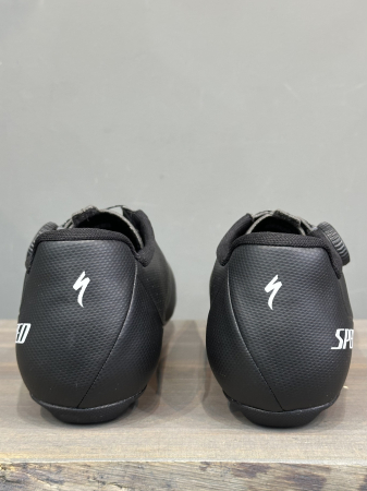 Велотуфли шоссе и триатлон Велотуфли Road Specialized Torch 2.0 Black Артикул 61023-3037, 61023-3040, 61023-3041, 61023-3036, 61023-3038, 61023-3042, 61023-3044, 61023-30415, 61023-3048, 61023-3043, 61023-3049, 61023-3047, 61023-30455, 61023-3045, 61023-30405, 61023-30445, 61023-30425, 61023-3039, 61023-3046, 61023-30435