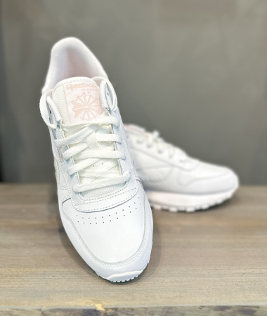 Кроссовки Кроссовки женские Reebok Classic Leather SP ftwr white/ftwr white/porcelain pink Артикул GX86899, GX86896, GX86895, GX86895.5, GX86898, GX86898.5, GX86896.5, GX86897.5, GX86897