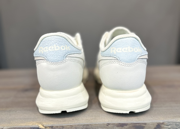 Кроссовки Кроссовки женские Reebok Classic Leather SP chalk/chalk/glass blue Артикул GX86908, GX86906, GX86907, GX869010.5, GX86909.5, GX86908.5, GX86909, GX86905.5, GX86907.5, GX86906.5