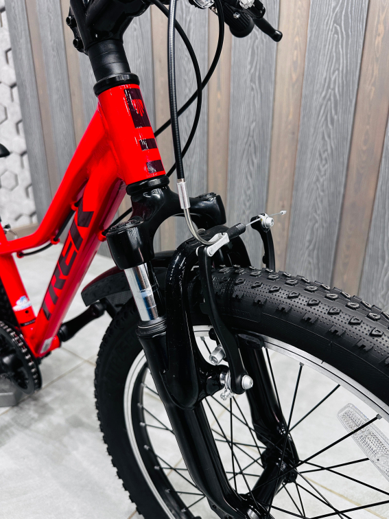 20 дюймов (5-8 лет) Trek Precaliber 20 7-speed Viper Red / Radioactive Red 5271612 Артикул 5271612